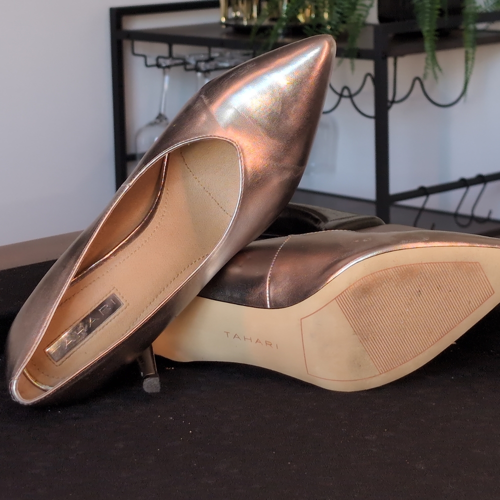 Tahari Rose Gold Metallic Pointed Toe Stiletto Pumps Size 8 - Picture 3 of 3
